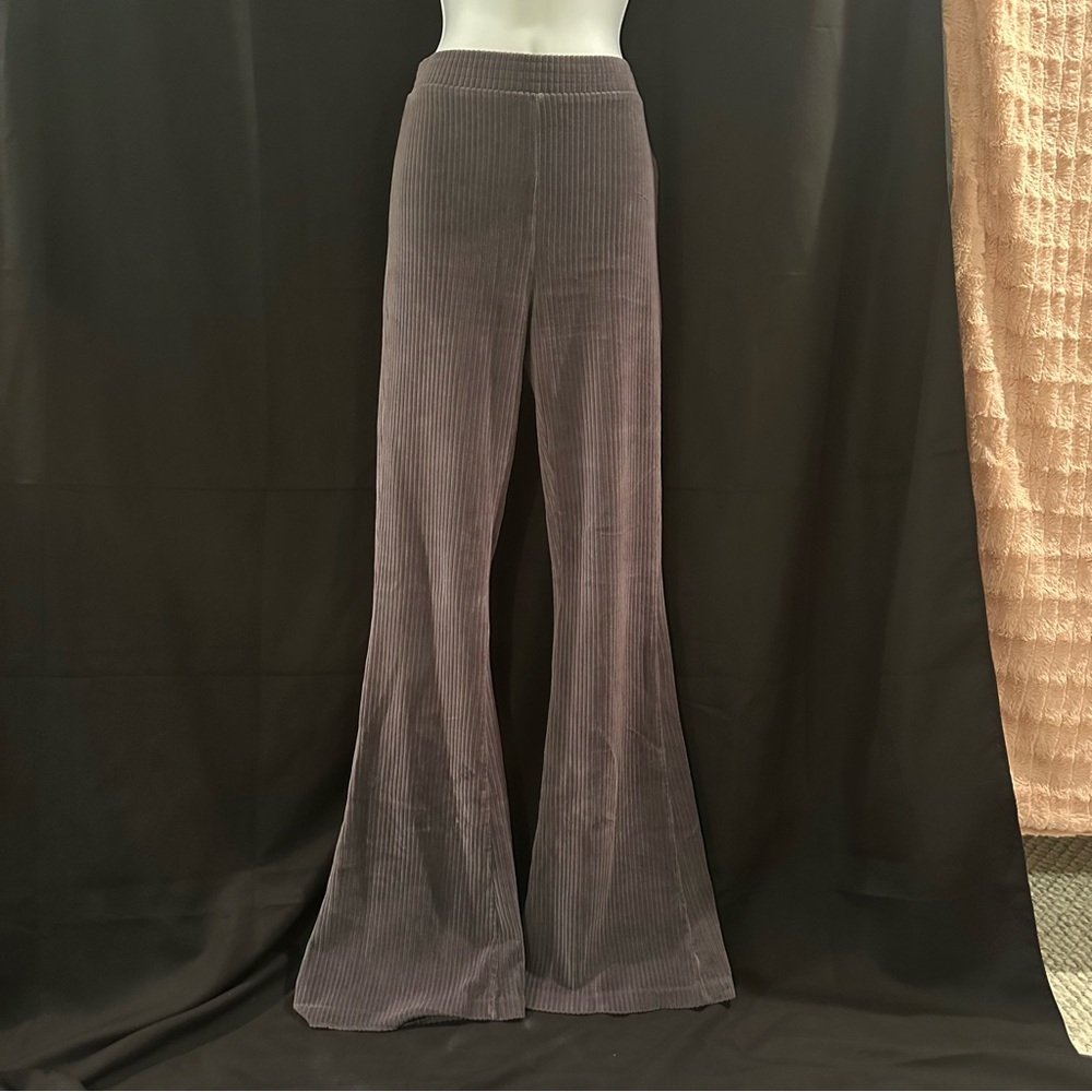 Elegant Women's Wide-Leg Pants in Gray